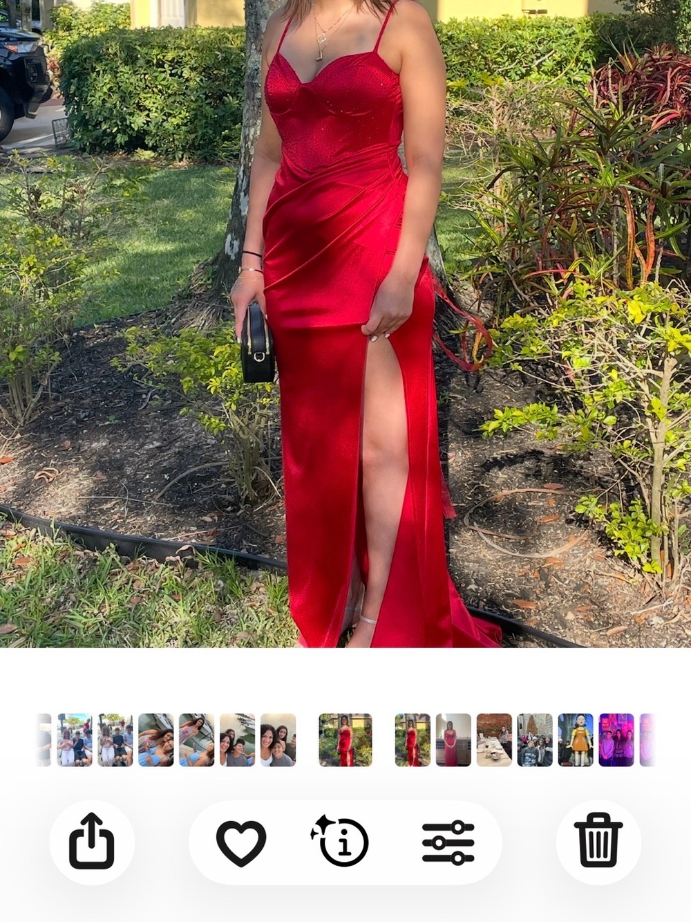 Absolutely stunning form fitting gown. Perfect for dances, prom or a wedding!
